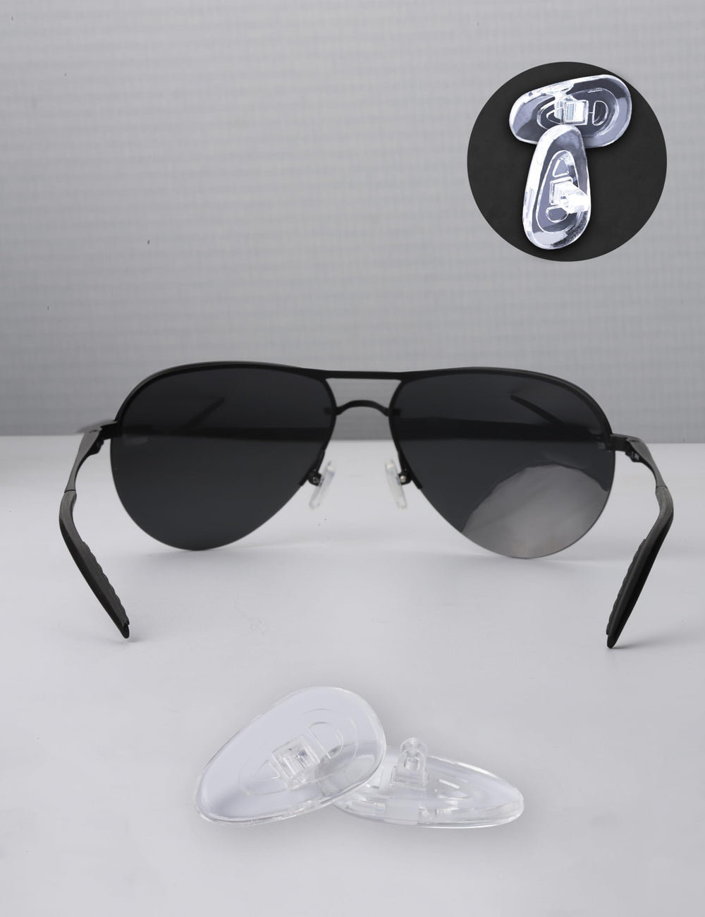 All items included in the kit: screws and screwdriver