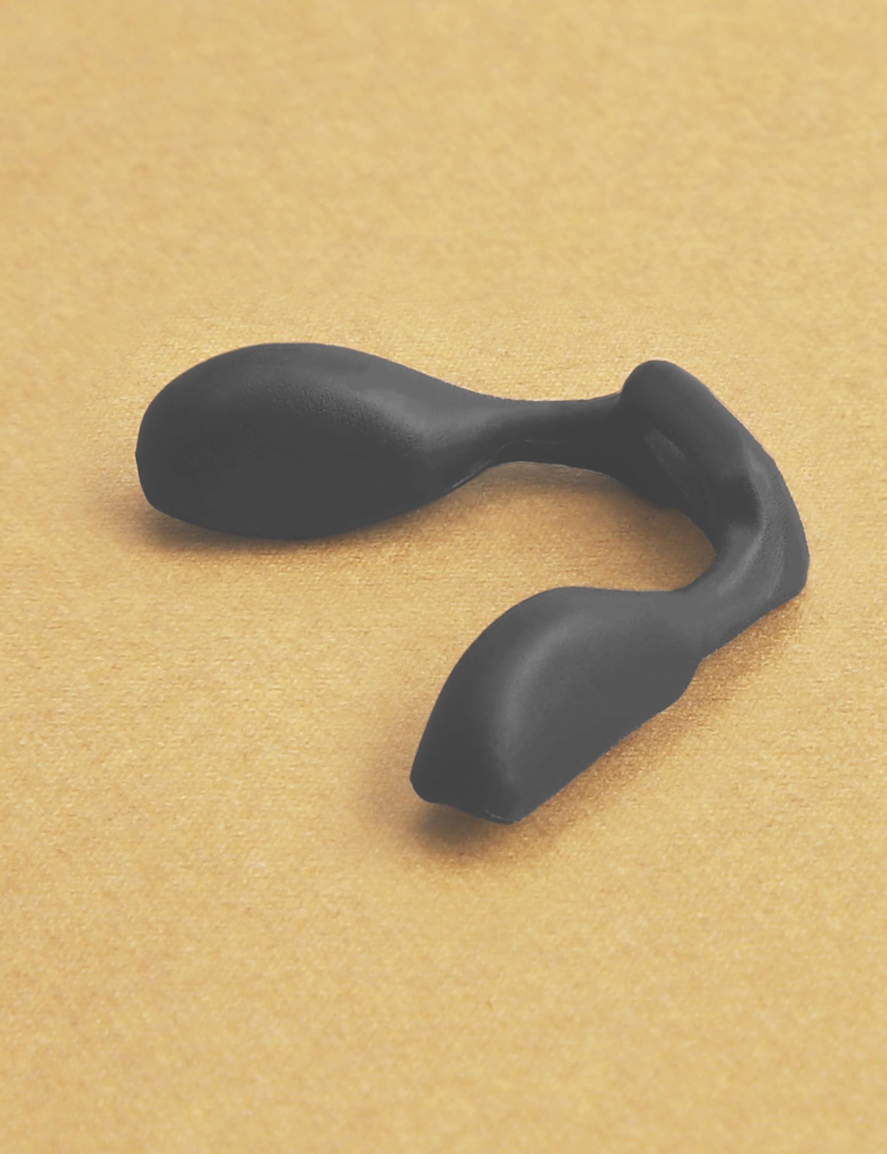 Non-slip textured silicone grip on nose piece