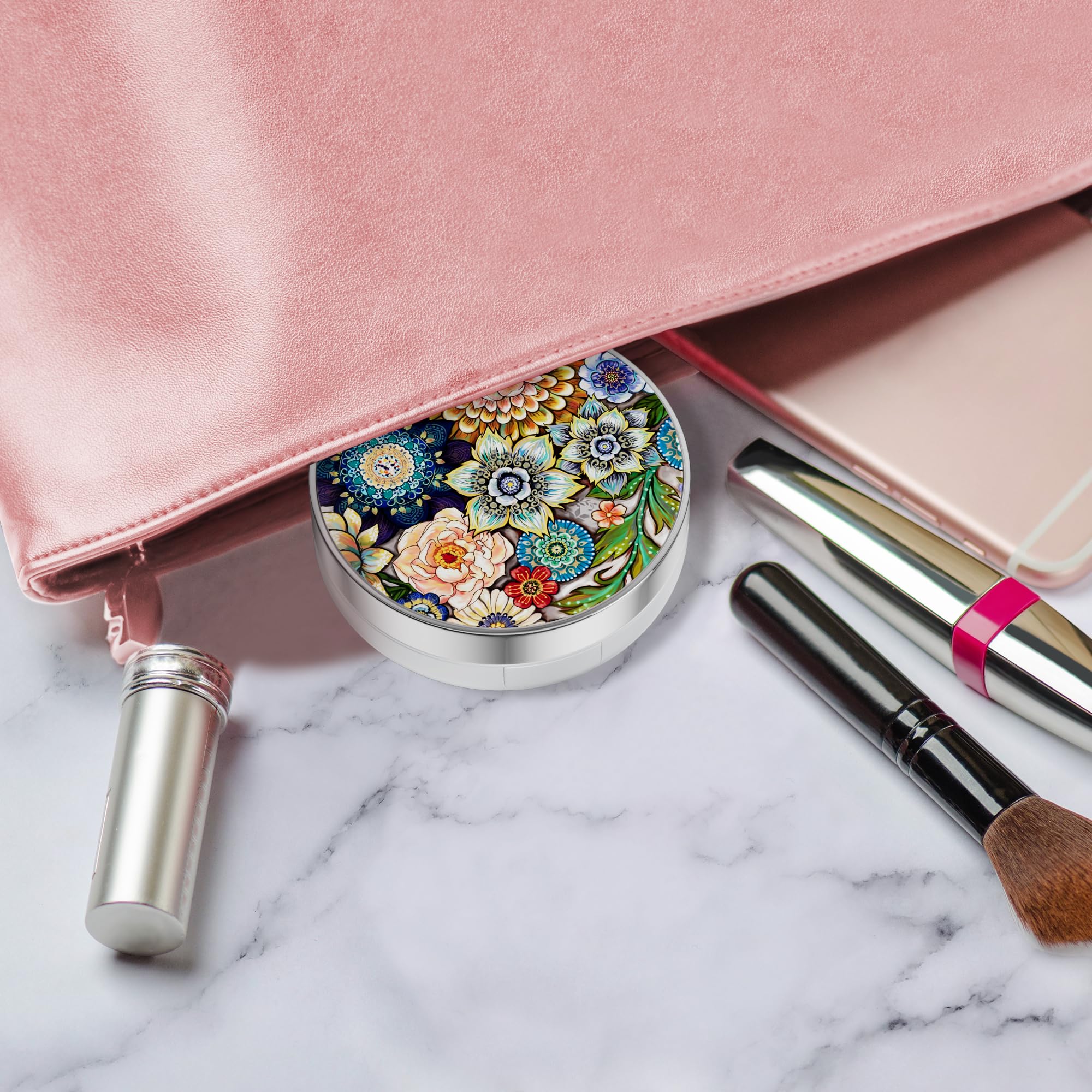 Contents of the 5-in-1 lens case kit: tweezers, remover, bottle, mirror