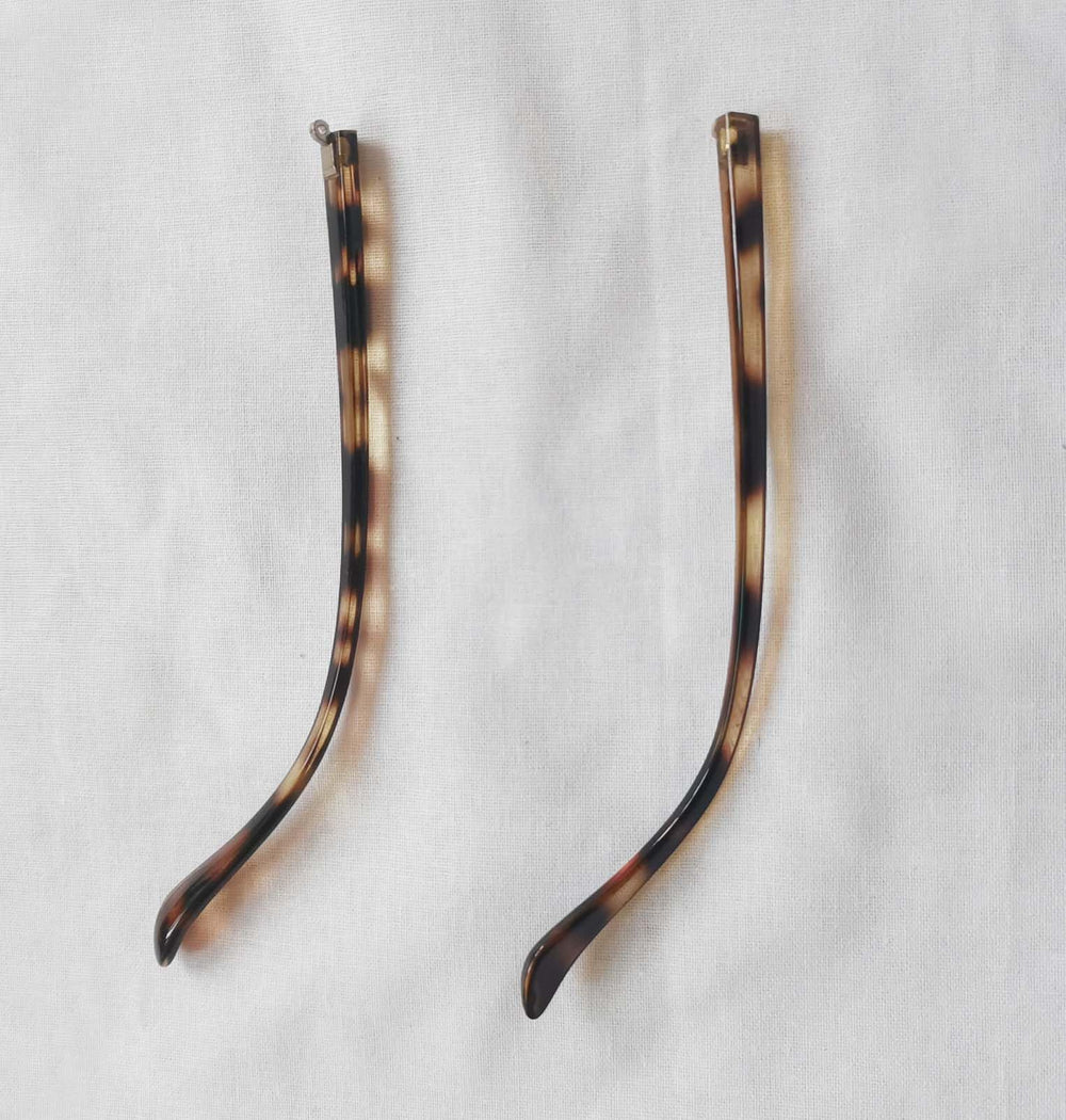 1.5mm convex teeth on temple arm, screws included