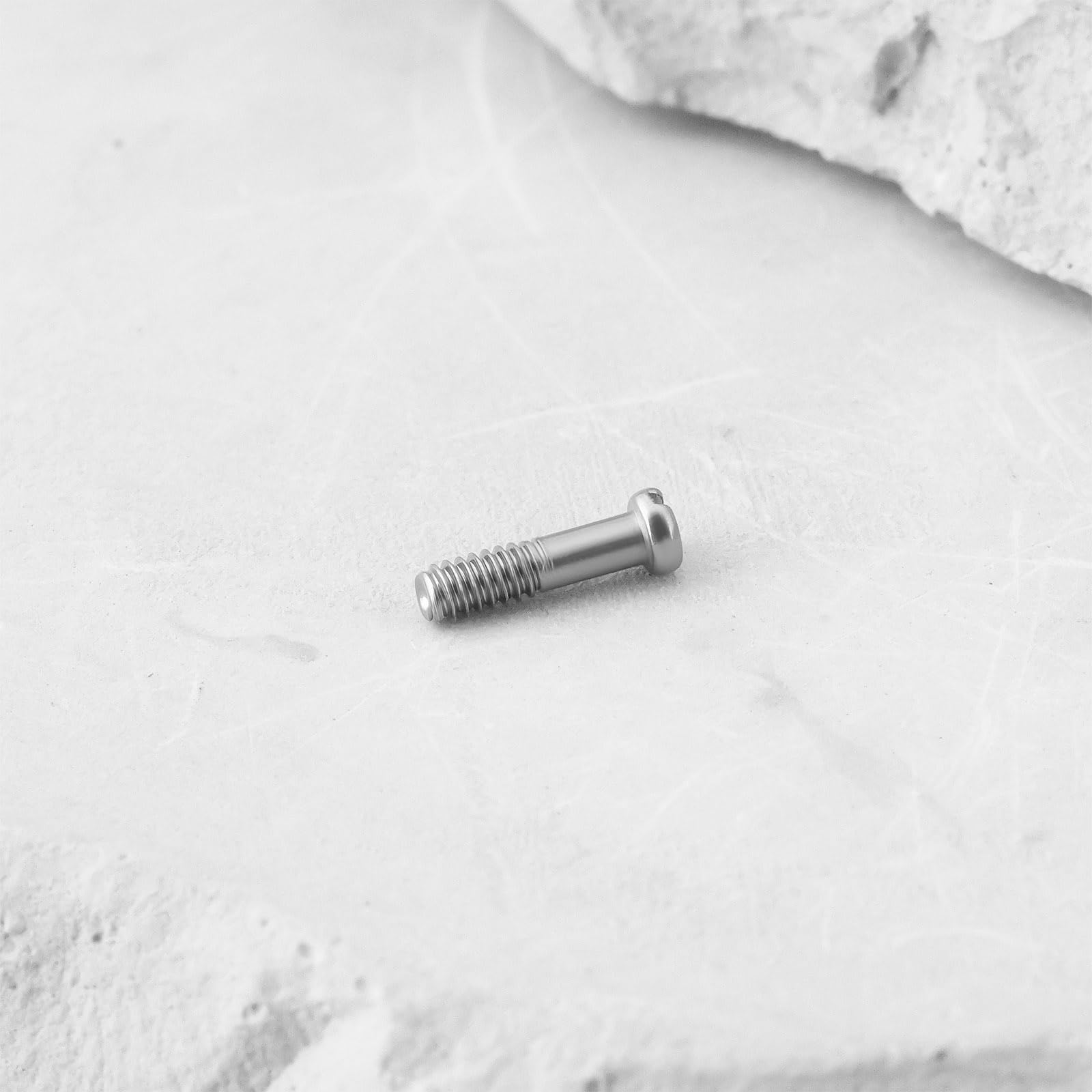 Easy installation screws for Ray-Ban Wayfarer RB2140 with flat-blade screwdriver