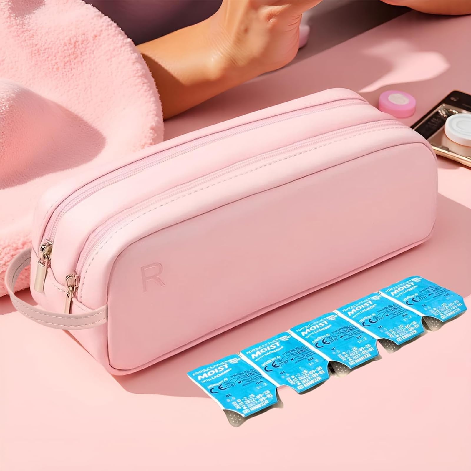 Open case showing compartments labeled R and L