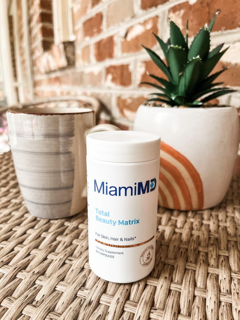 Ingredients: Marine Collagen, Vitamin C, Biotin