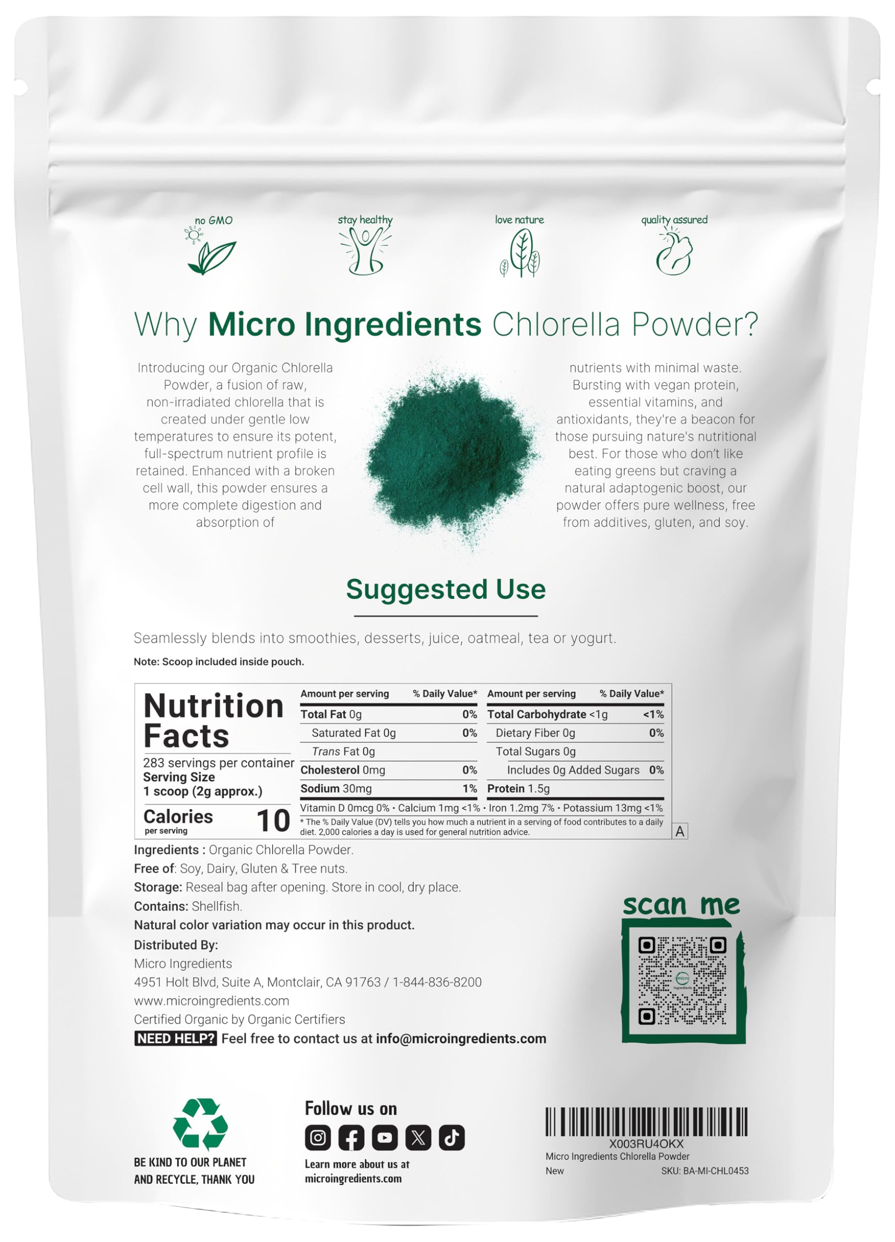 Scooped chlorella powder with a measuring spoon