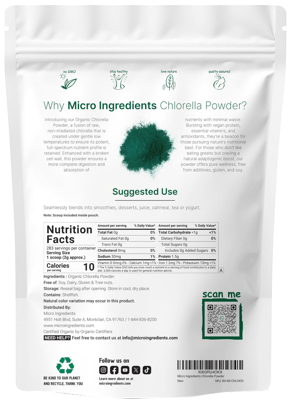 Scooped chlorella powder with a measuring spoon