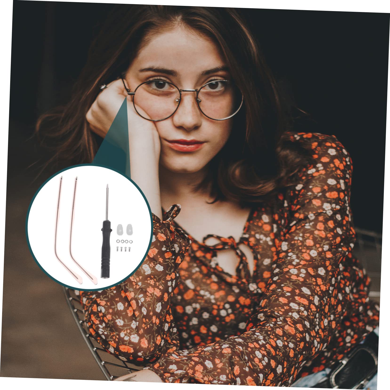 Close-up of craftsmanship on Mobestech temples