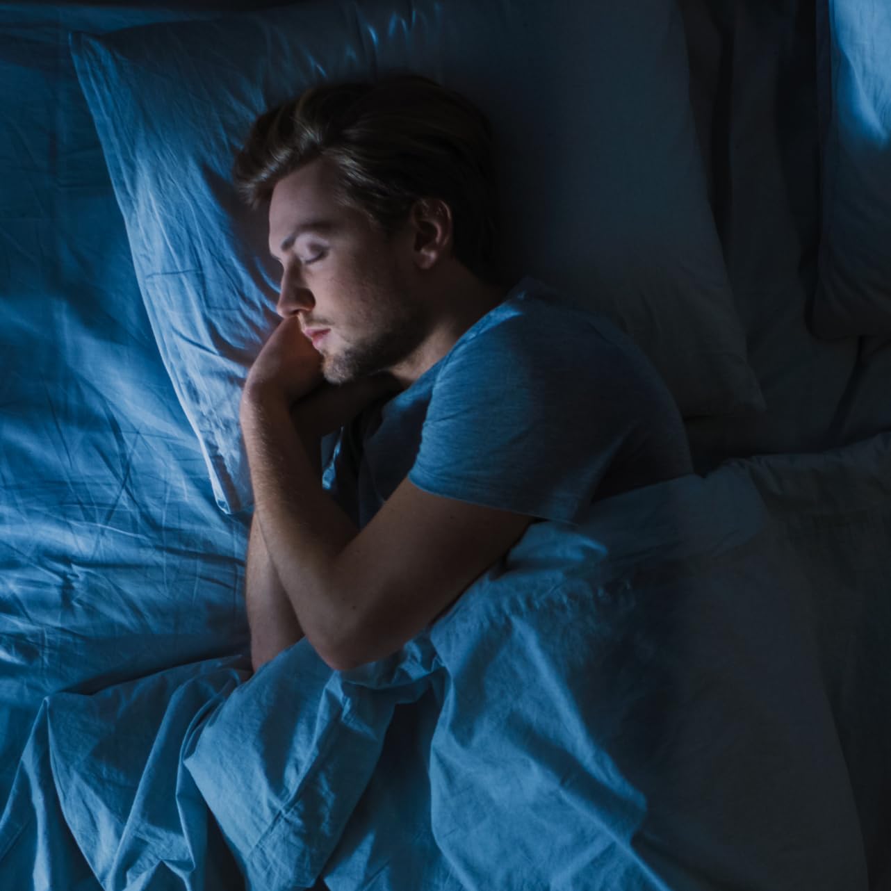 Packaging and serving guidance for Momentous Elite Sleep Capsules