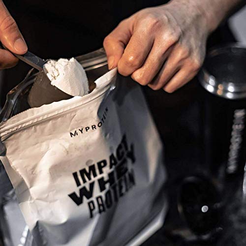 Myprotein label highlights 3.5 g glutamine and 6 g BCAA per serving.