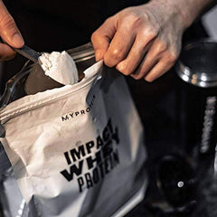 Myprotein label highlights 3.5 g glutamine and 6 g BCAA per serving.