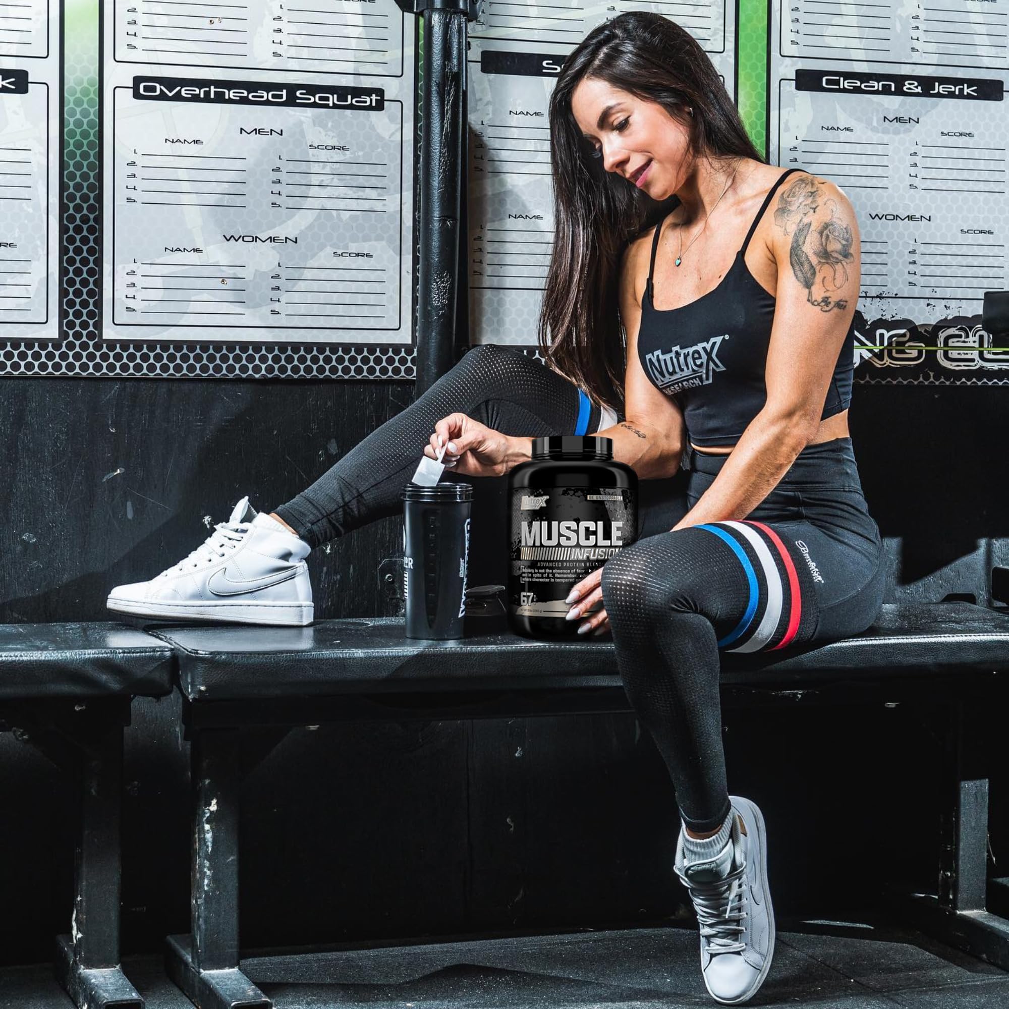 Scoop of Muscle Infusion with label highlights fast and medium-digesting proteins.