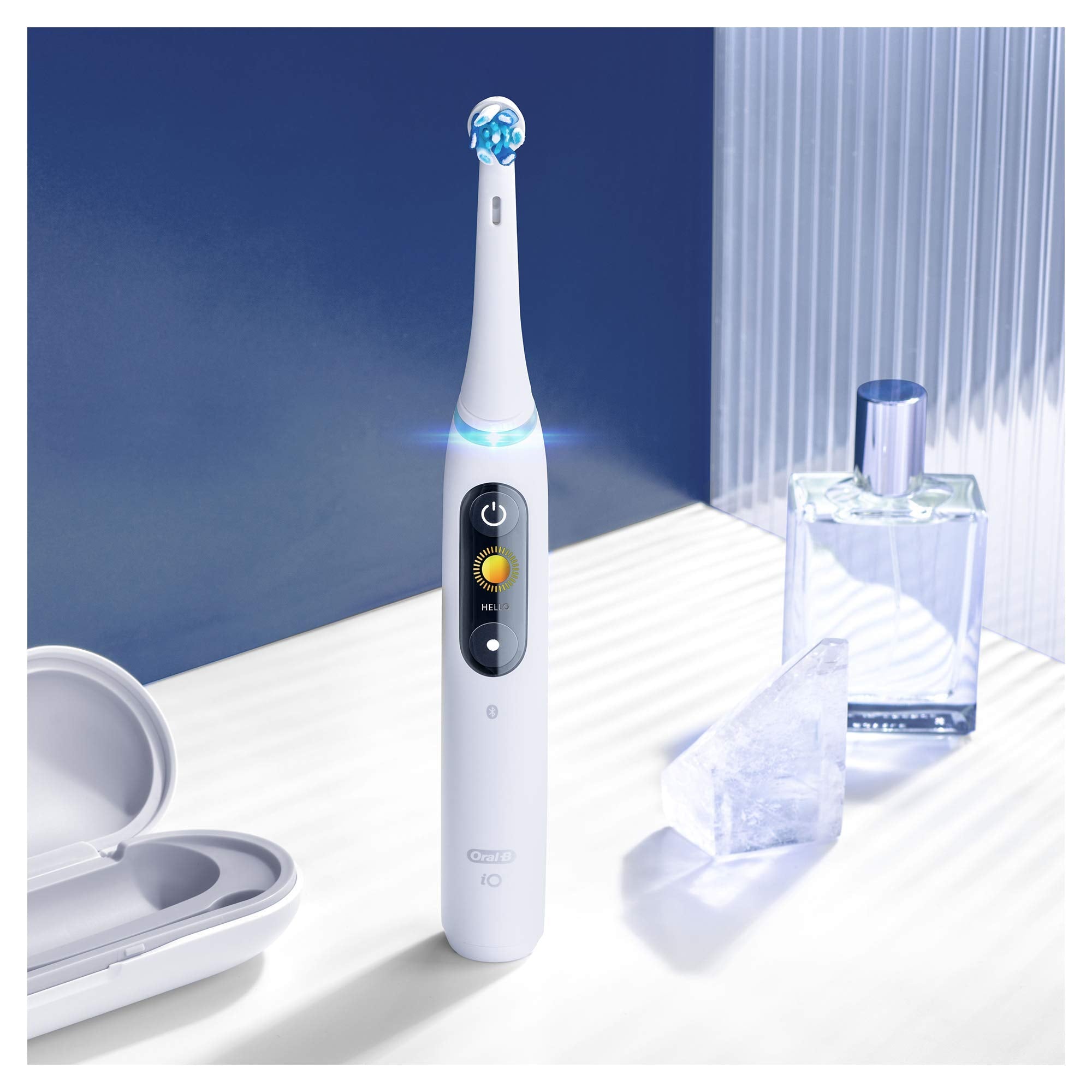 Box contents: two Oral-B iO Ultimate Cleaning Heads