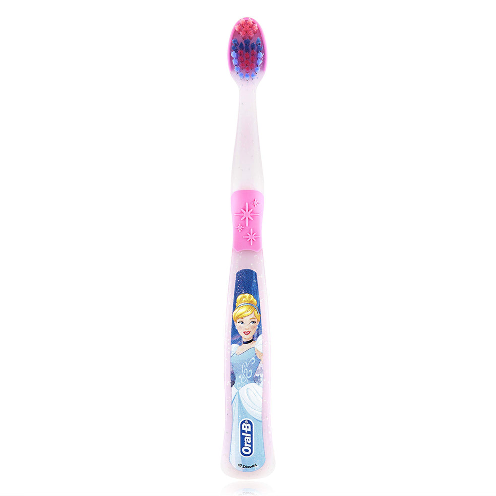Power Tip bristles reach back teeth for better cleaning