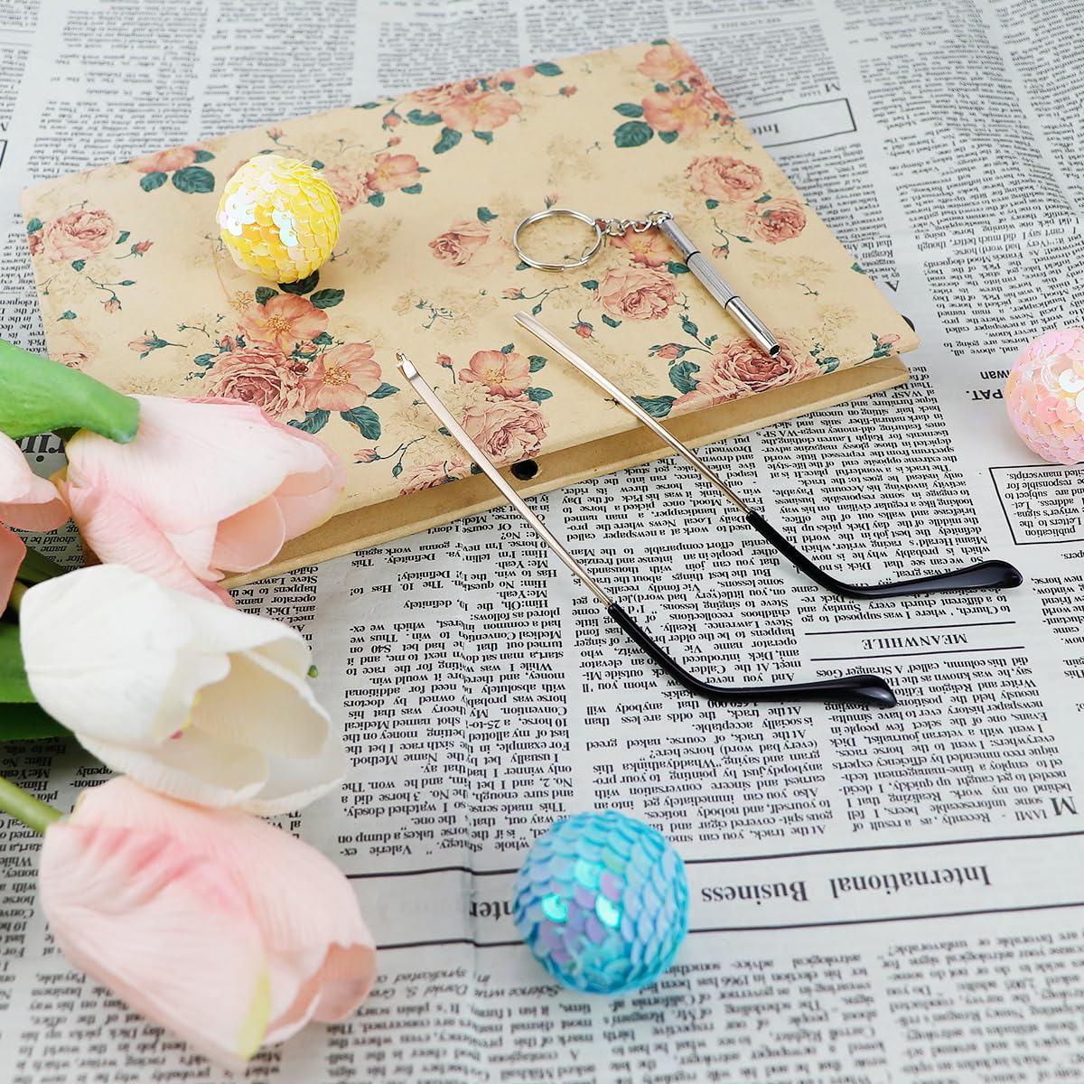 Package contents: 1 pair of gold replacement arms and 1 screwdriver