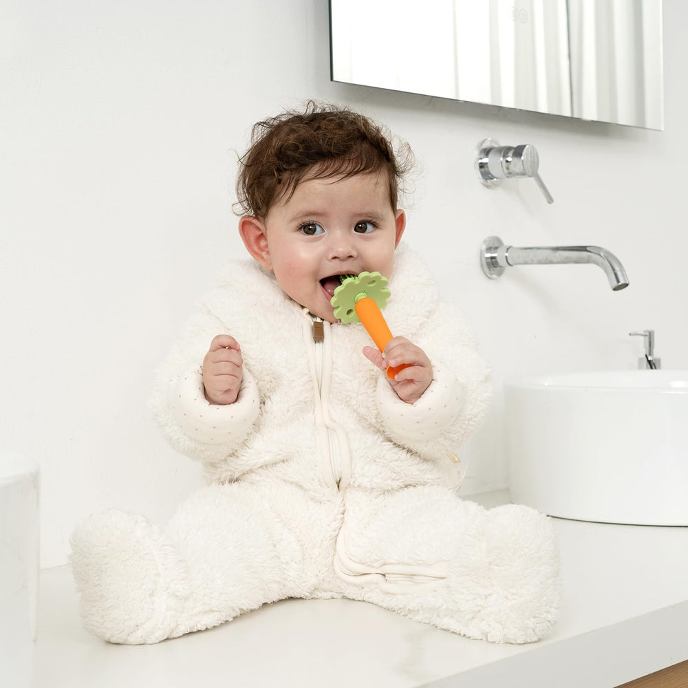 Close-up of 360° soft bristles on the Papablic carrot silicone toothbrush