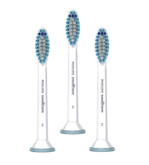 Curved bristle field design for gentle cleaning