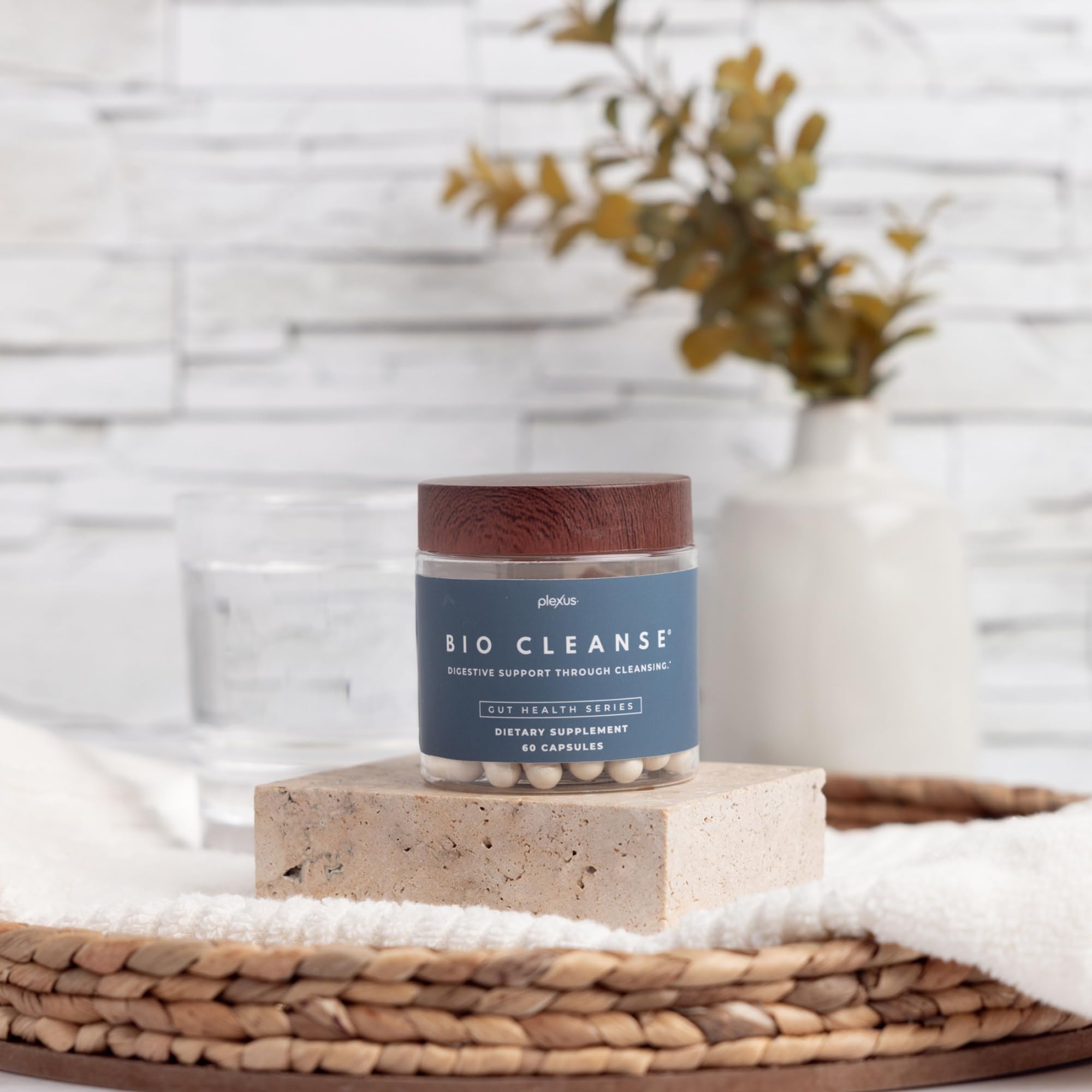 Illustration showing daily 2-capsule serving with water