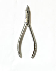 Aderer orthodontic plier with triple-beak design for precise bending