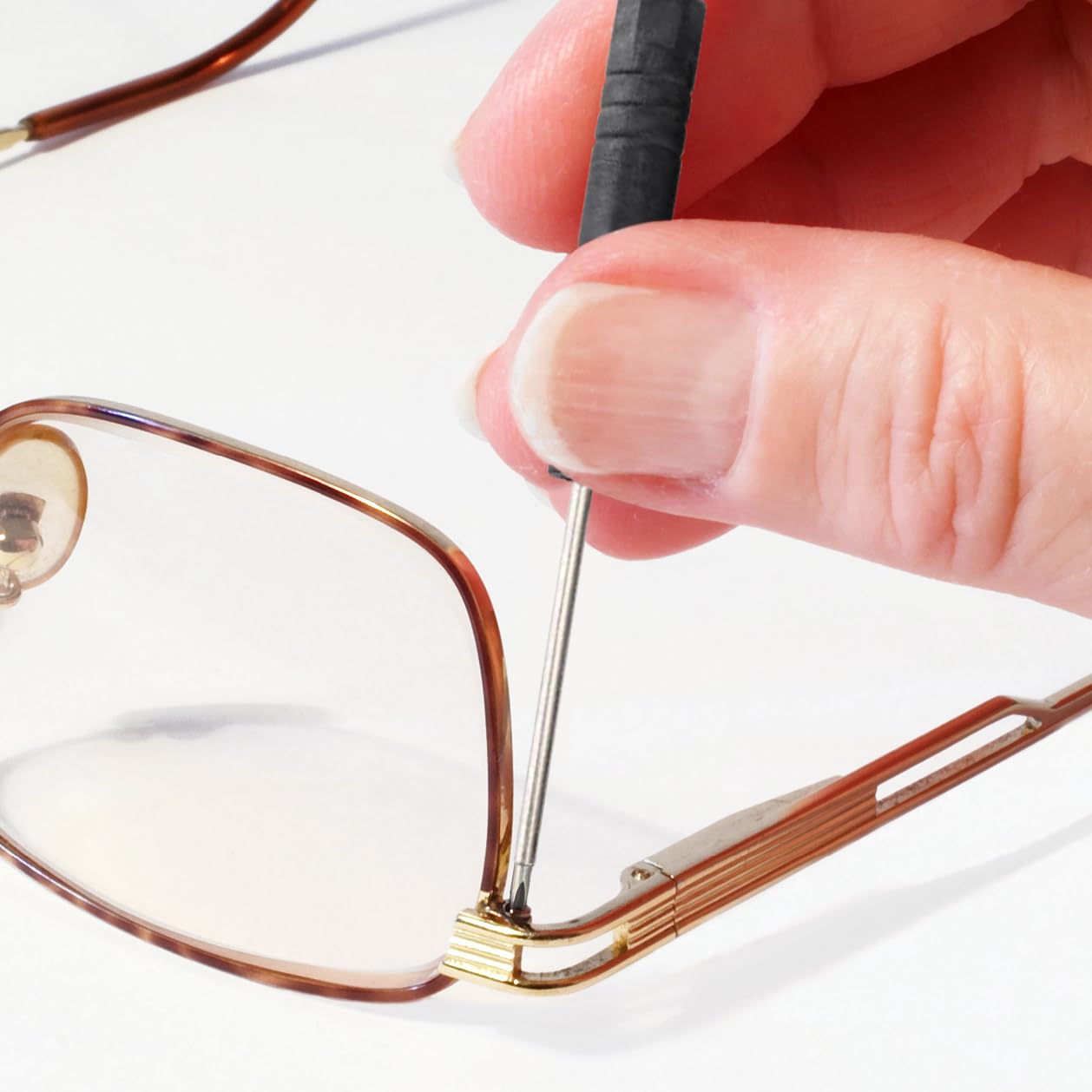 High compatibility with most eyeglasses, sunglasses, and reading glasses