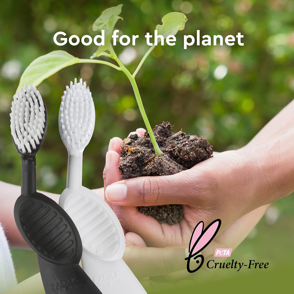 Ergonomic easy-grip handle of RADIUS Flex Brush