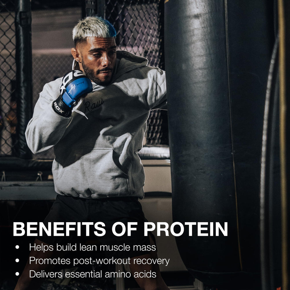 Nutrition facts showing 25 g protein per scoop, 0.5 g fat, 1 g carbs