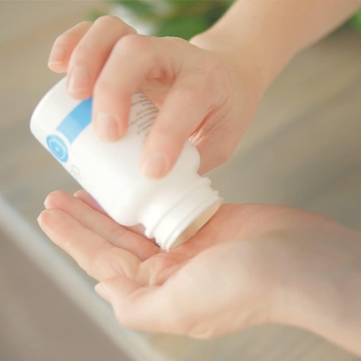 Label showing manufacture date transparency on LunaRich X packaging