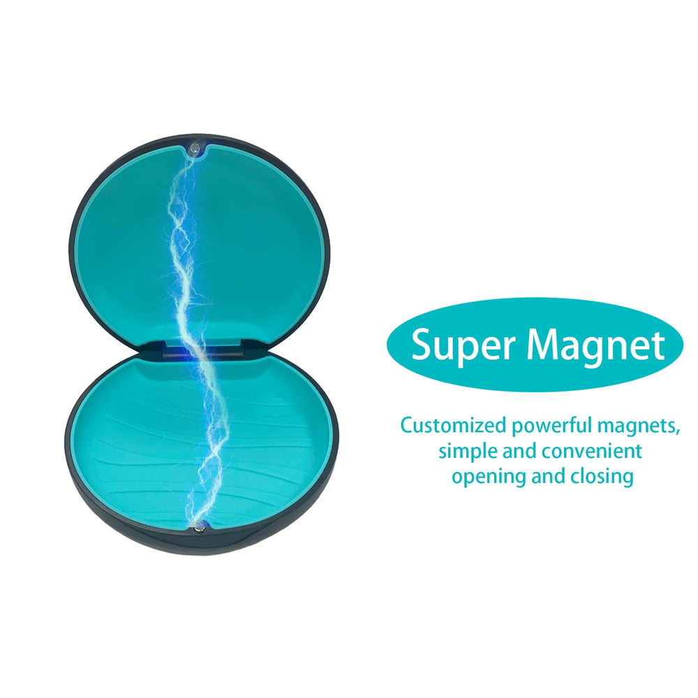 Open retainer case showing removable silicone pad