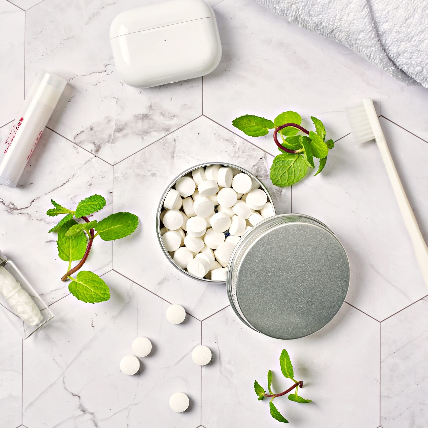 SLS-free toothpaste tablets from SIMPLUT