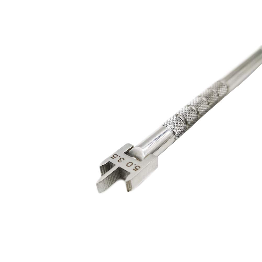 Gauge displaying 3.5mm height on an orthodontic bracket
