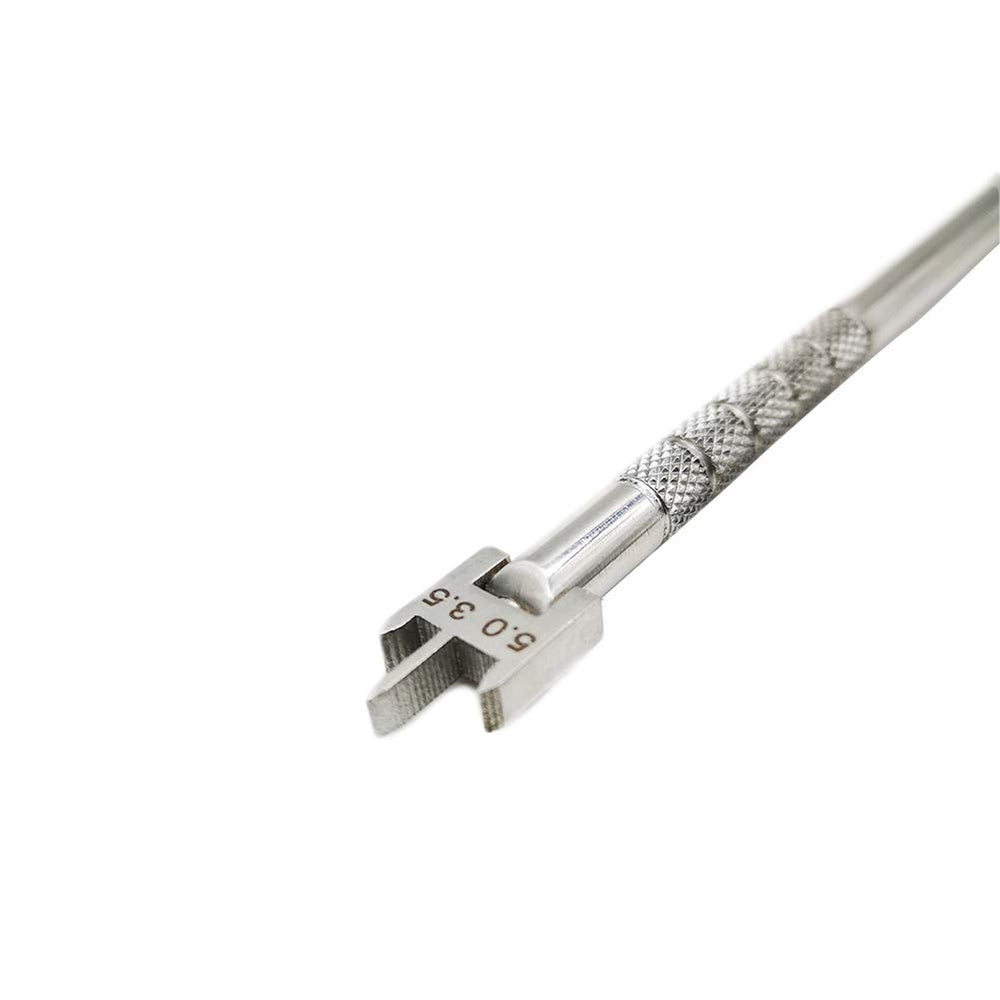Gauge displaying 3.5mm height on an orthodontic bracket