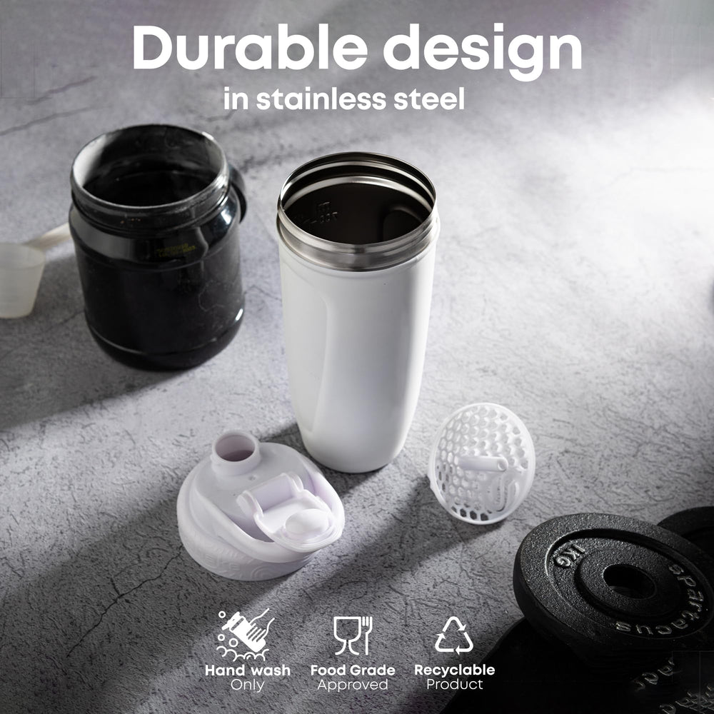 Smartshake Reforce features a soft silicone base for stable grip during workouts