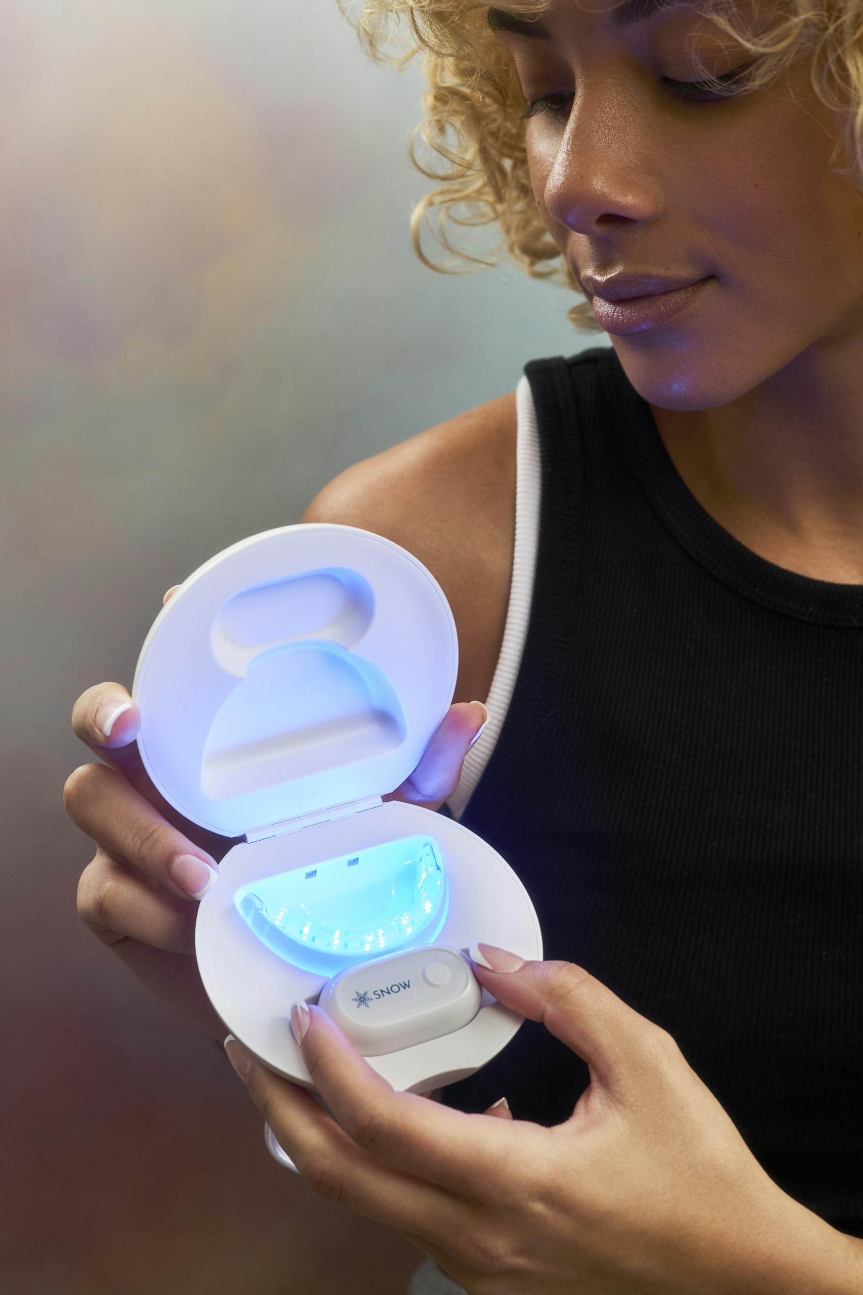 Snow Teeth Whitening Kit packaging and contents