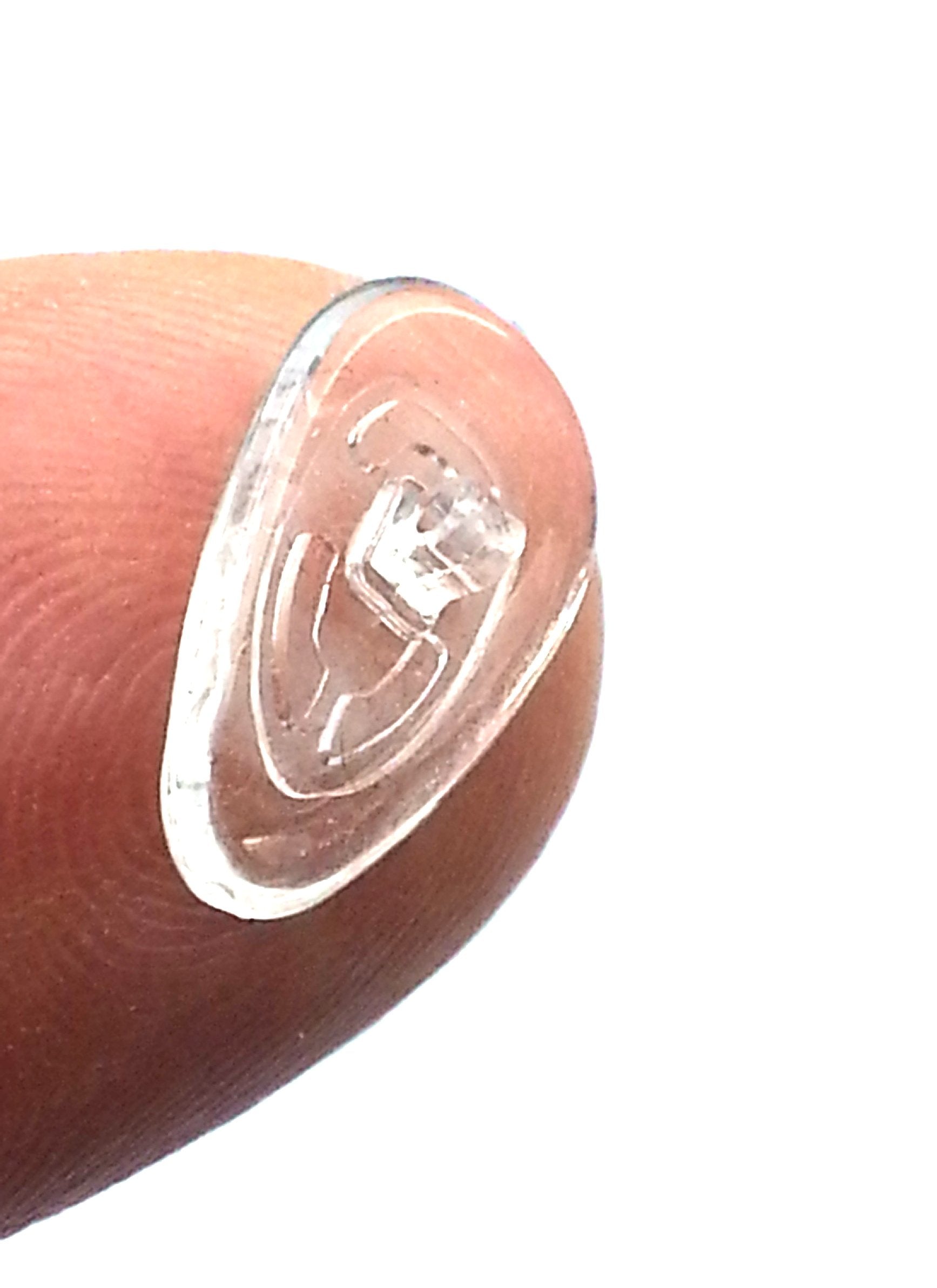 Soft silicone teardrop nose pads providing comfortable fit