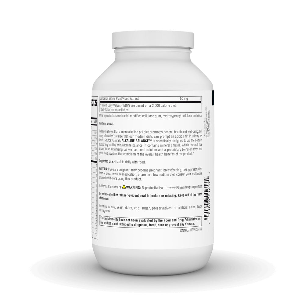 Herbs and green food powder blend accompanying the product