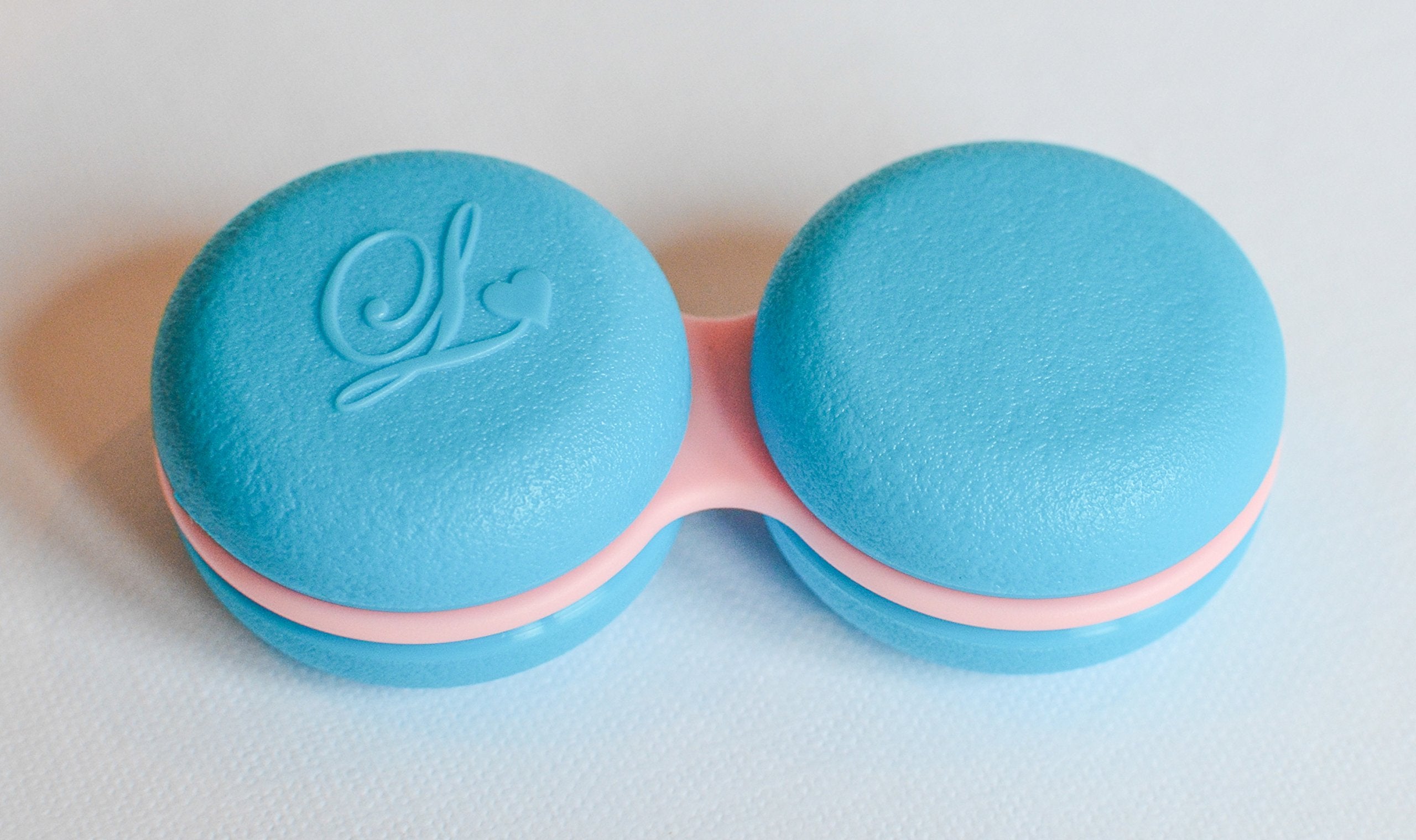 Inside view of the case showing raised L/R markings and two-tone light blue macaroon design