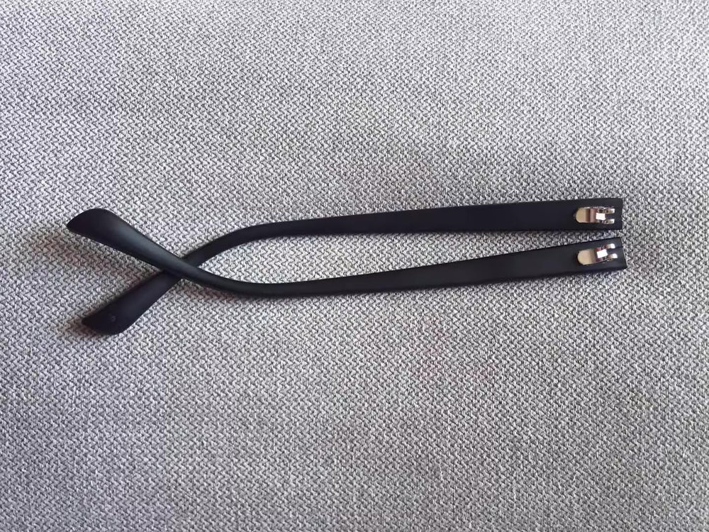 Packaging view of the temple arms replacement kit