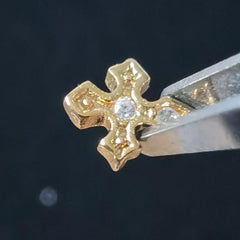Cross-shaped tooth gem detail
