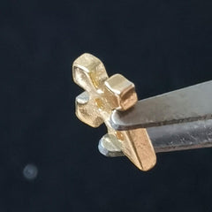 Stainless steel tweezers included