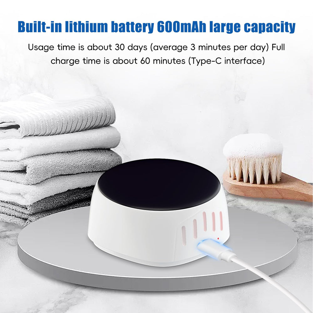 Rechargeable USB-powered toothbrush case with charging indicator