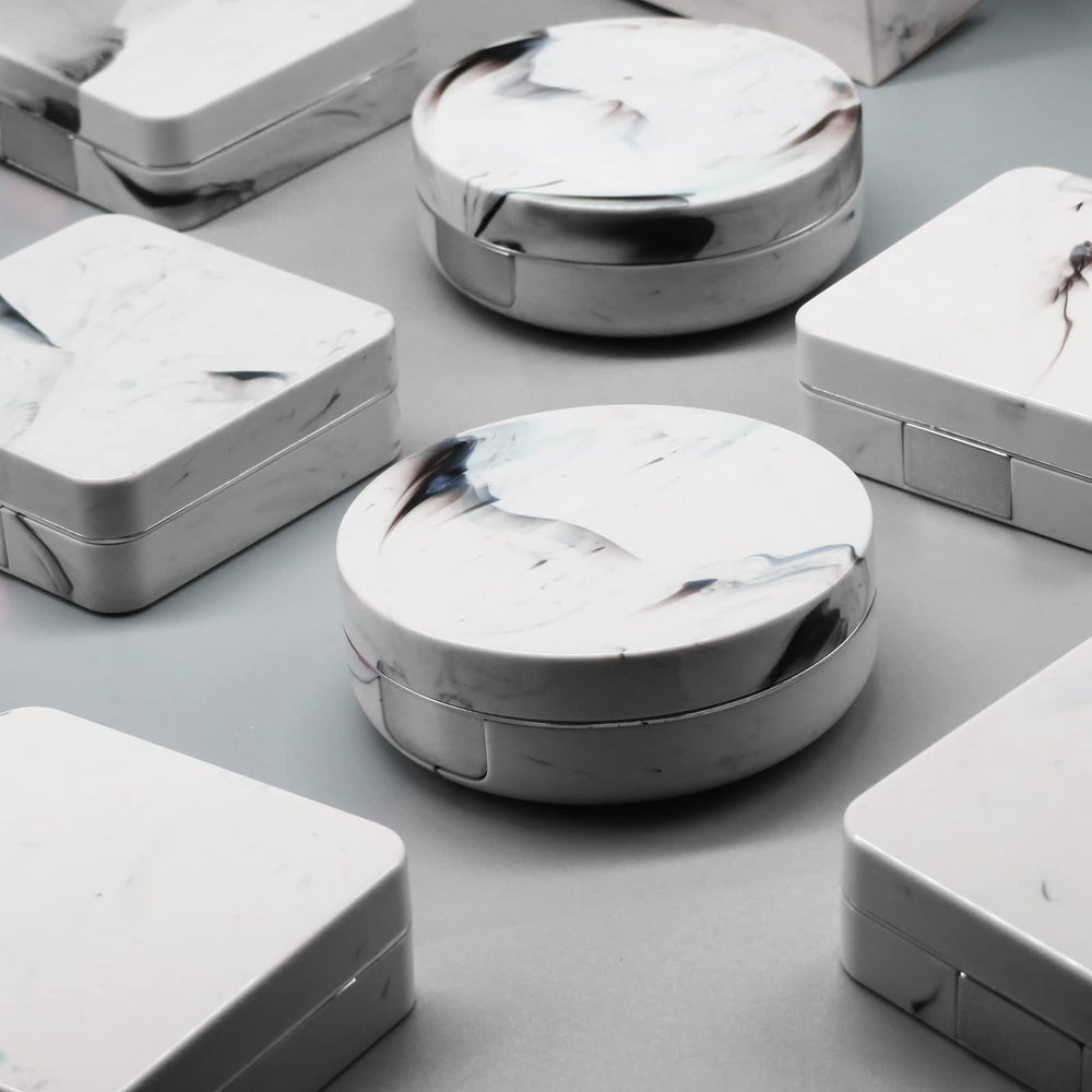 Gift-ready Vastsoon contact lens case kit in a silver square design