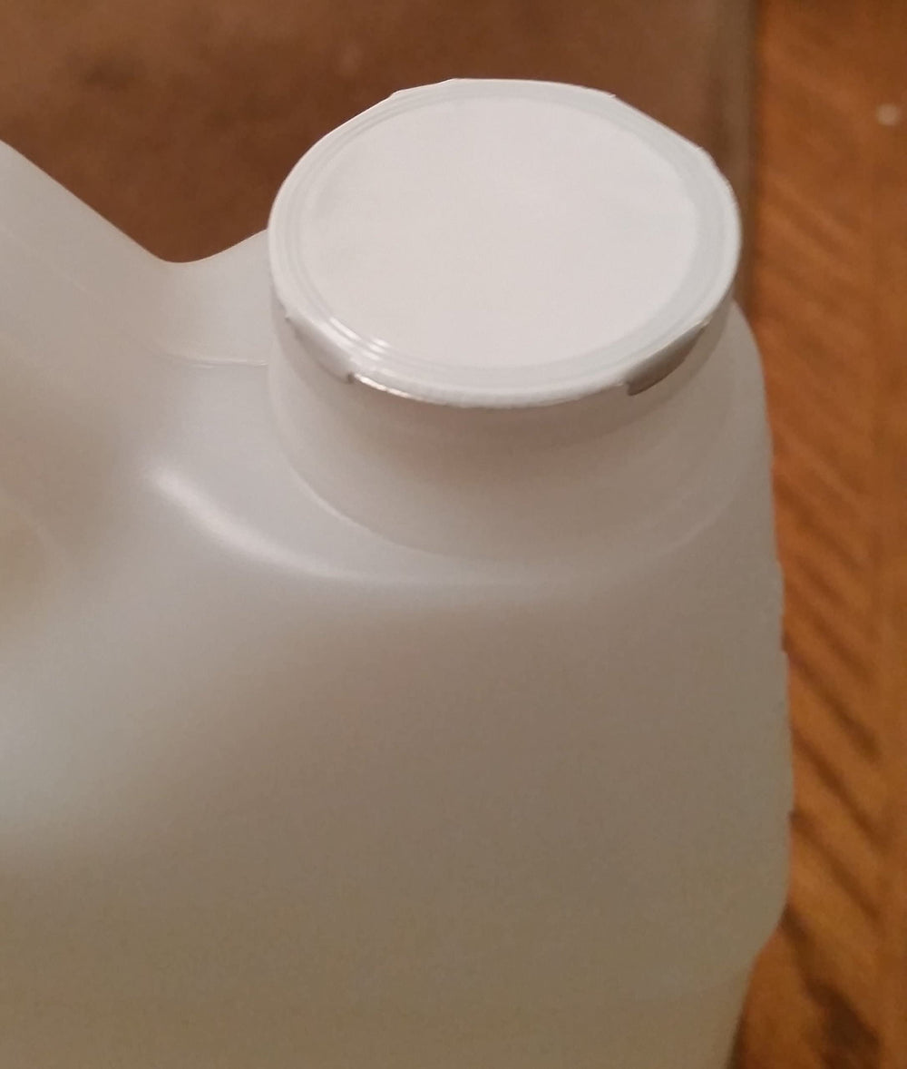 Kosher and Non-GMO badges on Verdana MCT Oil bottle