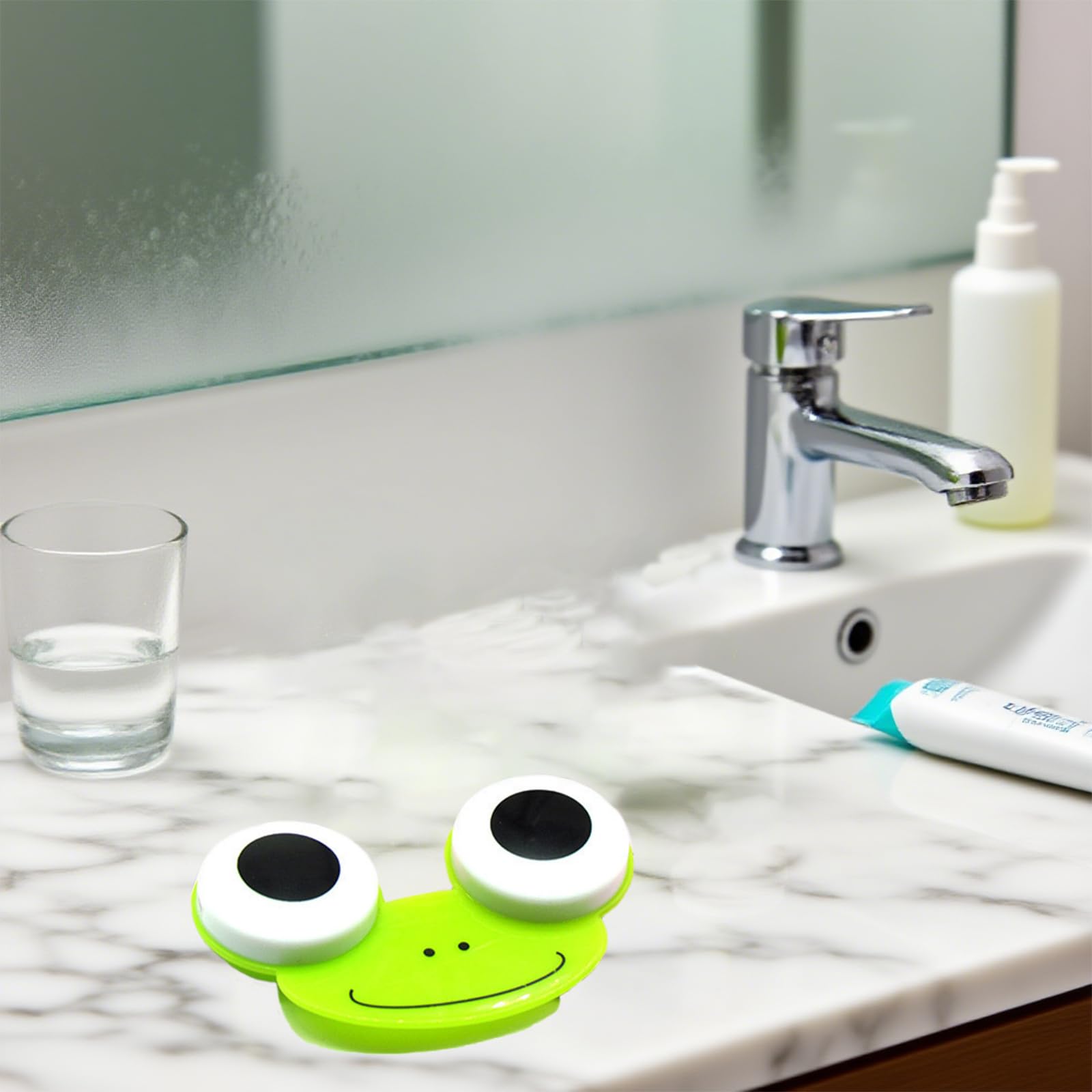 Green frog-shaped contact lens case – side view