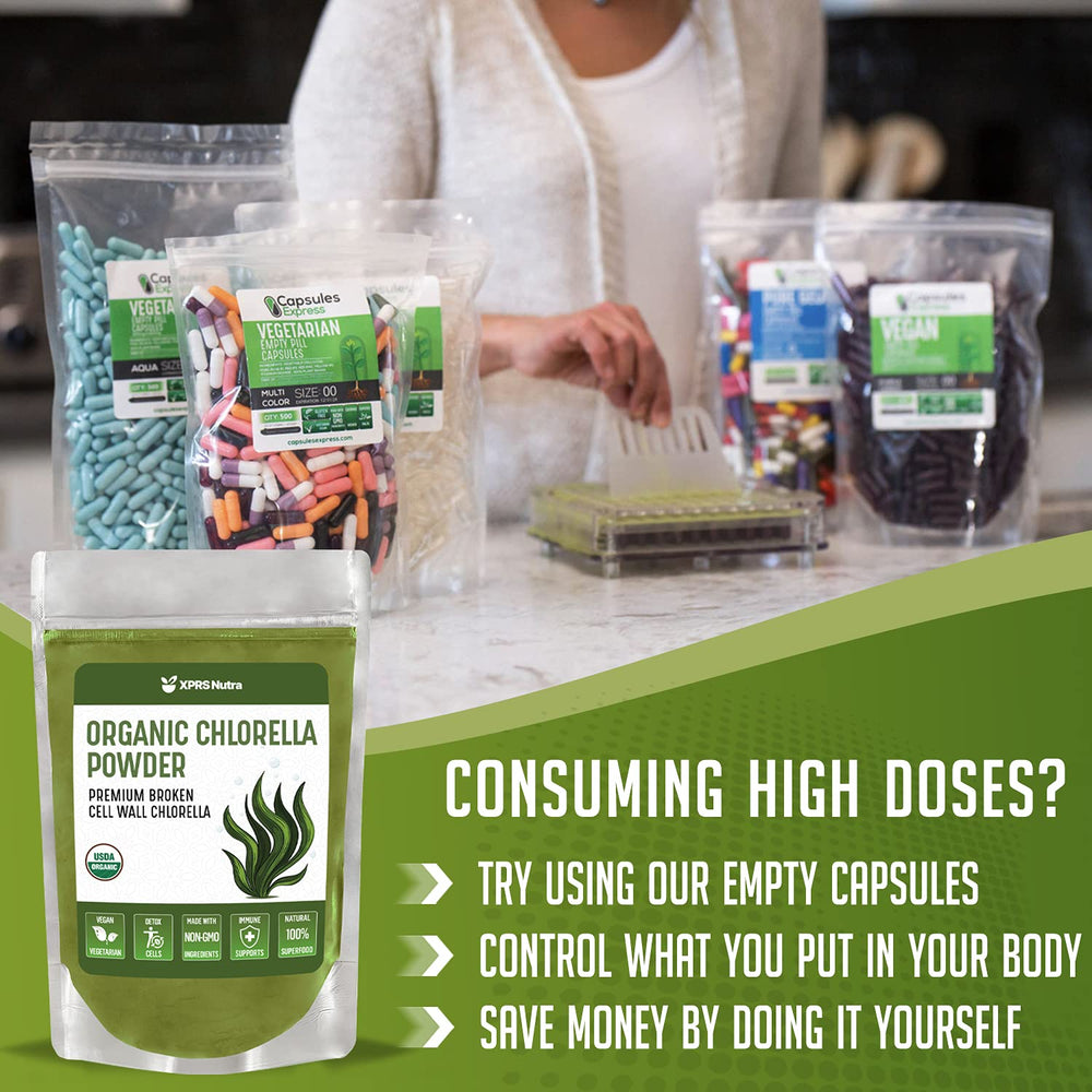 Chlorella powder in a glass with a green smoothie