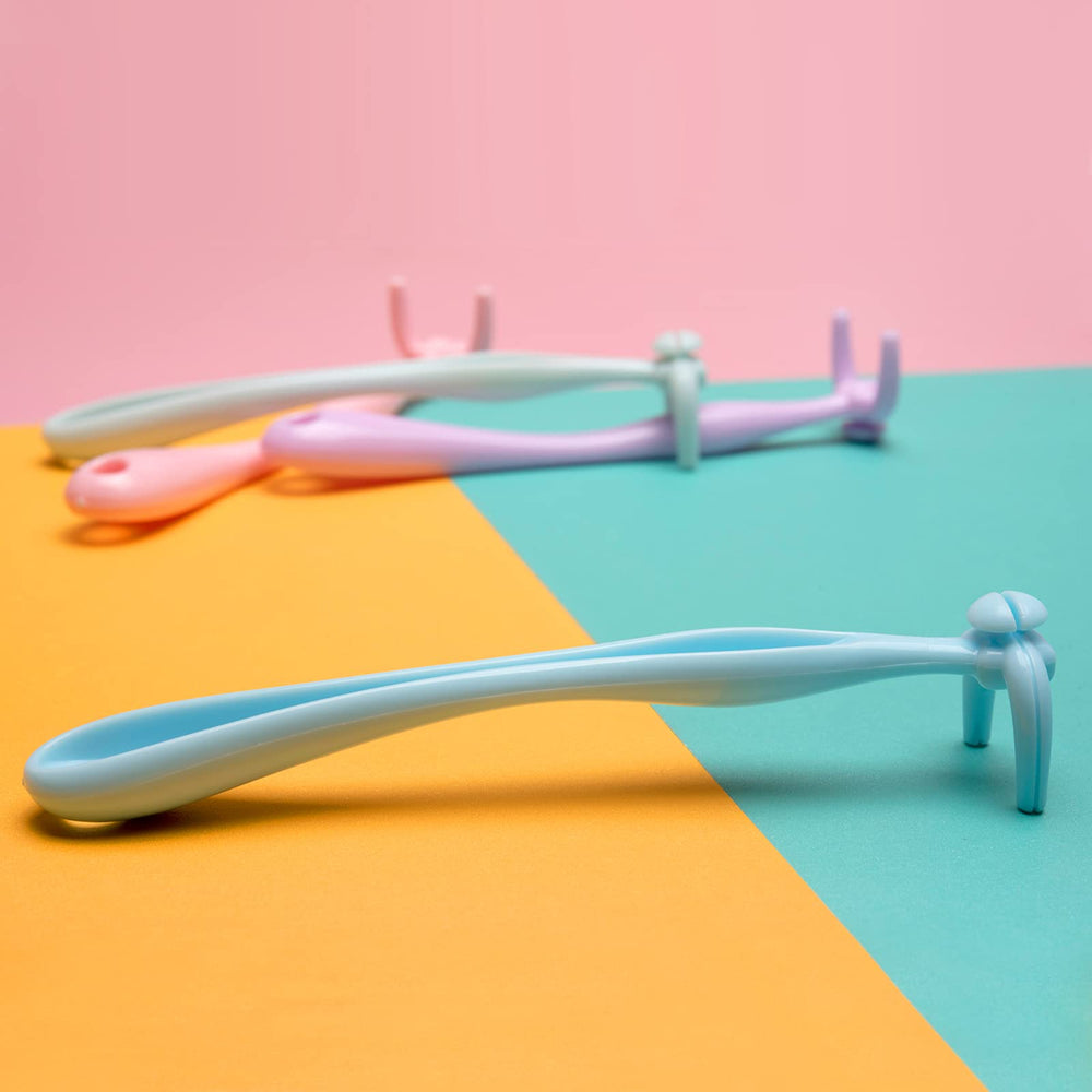 No-waste floss holder in bright colors