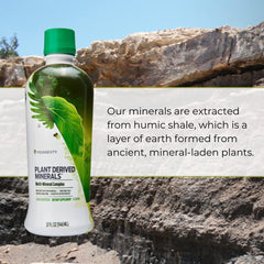 Pouring liquid minerals to show colloidal texture