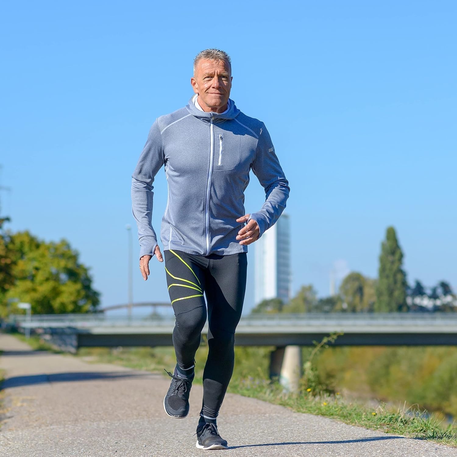 Product packaging of Youtheory Men's Maca