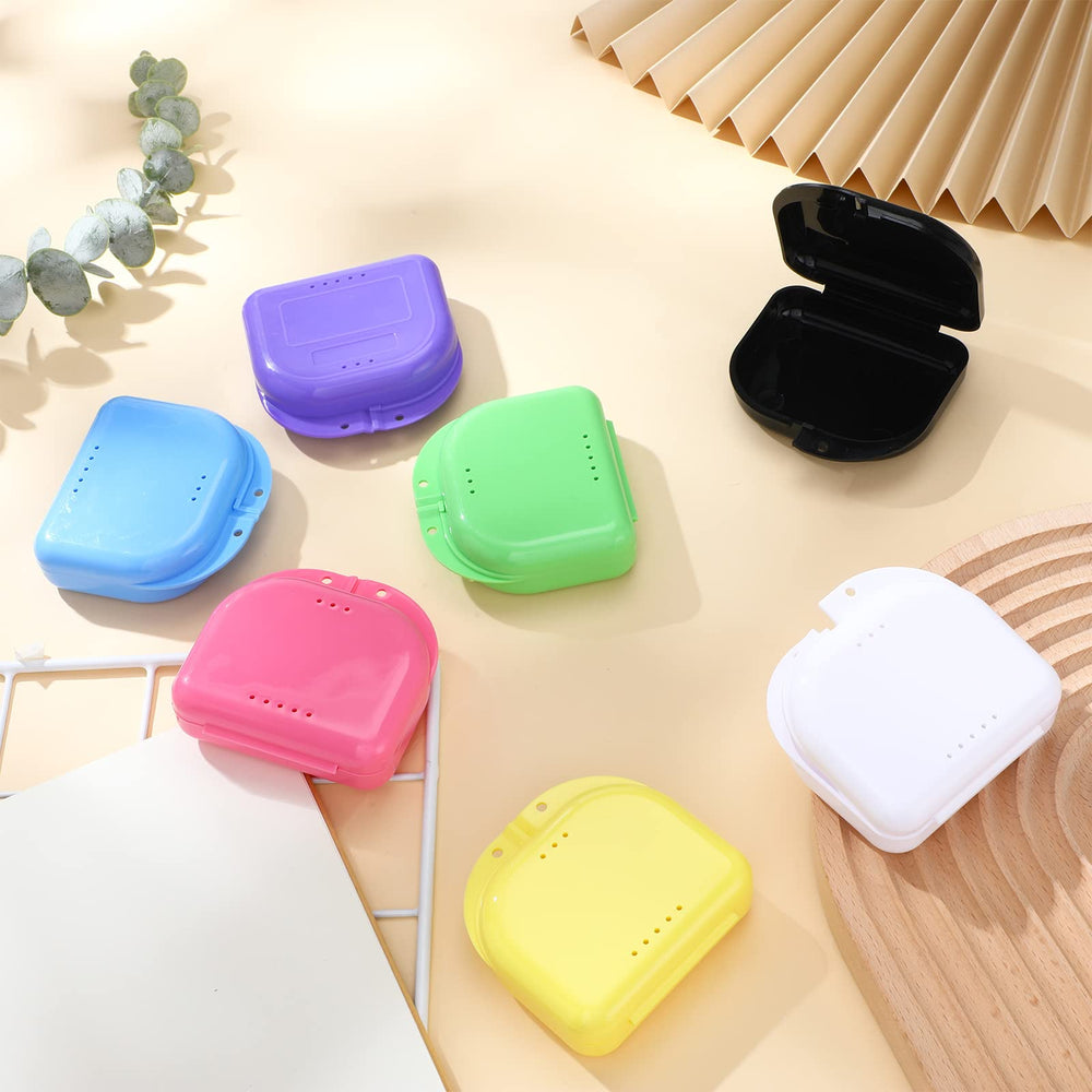 Youyole 32-piece retainer case in black with vent holes