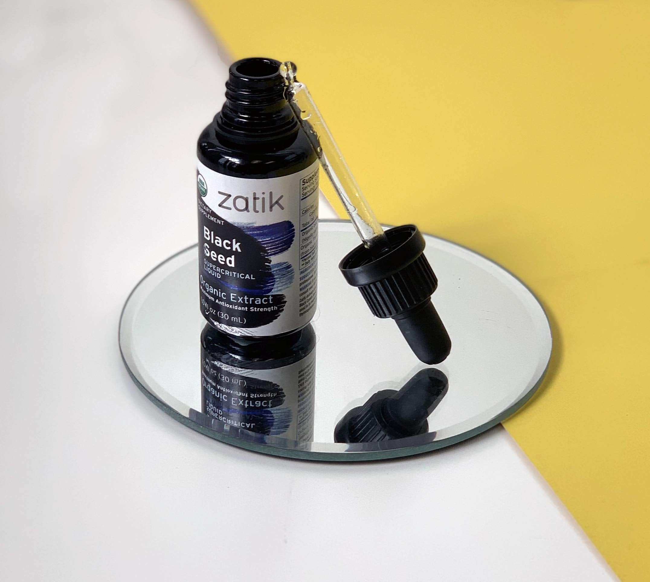 Ultraviolet glass bottle protecting the extract